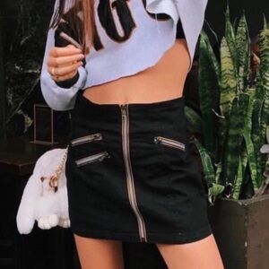 NWOT Carmar zipper black skirt